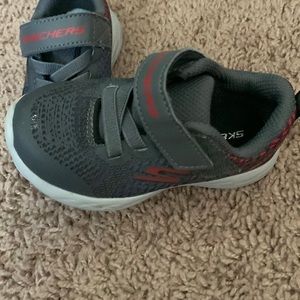 Skechers size 6 shoes